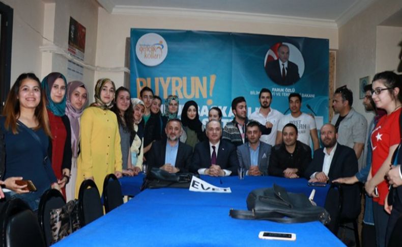 Bakan Özlü'den gençlere tavsiye