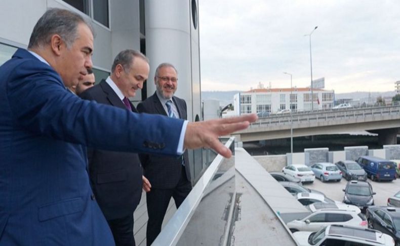 Bakan Özlü İzmir'de referandum mesajları verdi