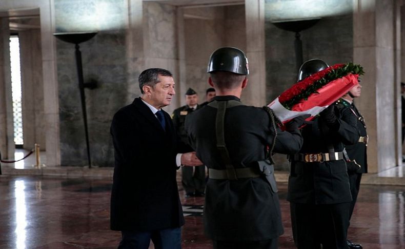 Bakan Selçuk'tan Anıtkabir ziyareti