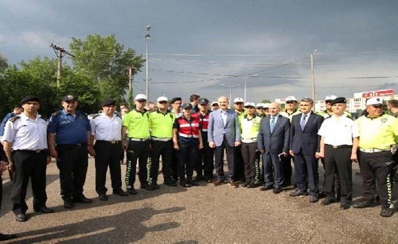 Bakan Soylu, İstanbul-İzmir yolundaki trafik tedbirlerini denetledi