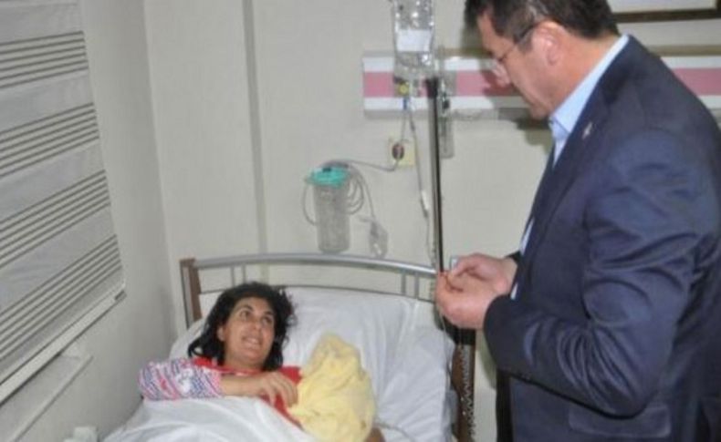 Bakan Zeybekci, 2018 yılının ilk bebeklerine altın taktı