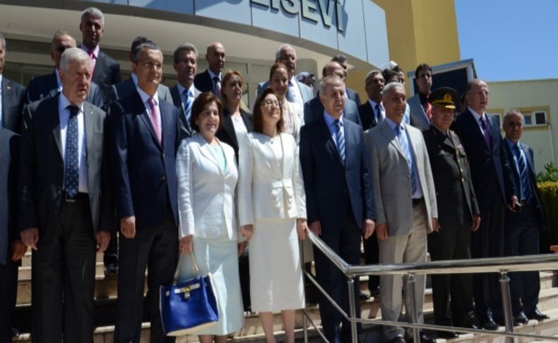 Bakan Fatma Şahin, Gaziantep’te memleketlileriyle bayramlaştı