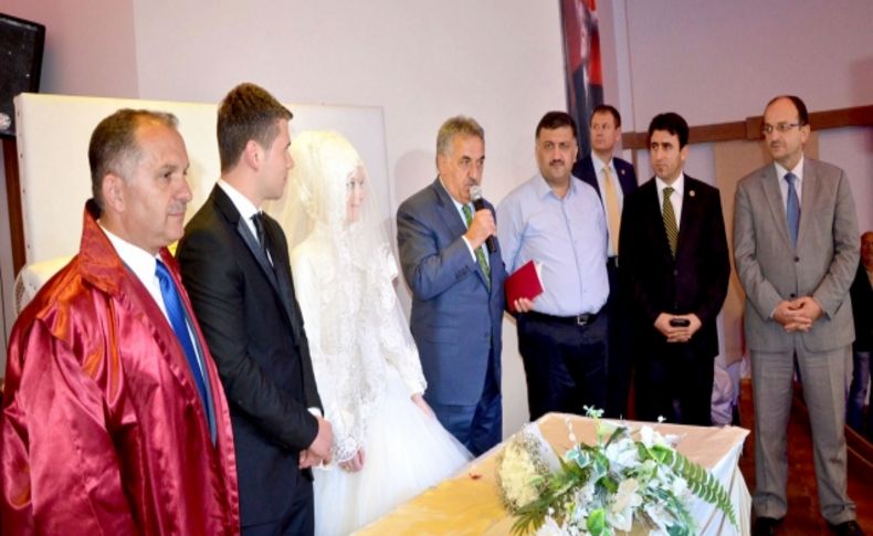 Bakan Yazıcı Çayeli’nde nikah şahitliği yaptı