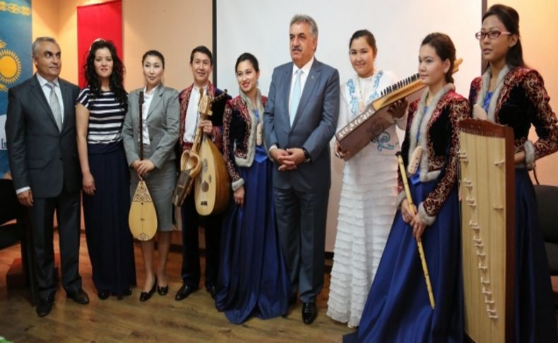 Bakan Yazıcı, Kazak-Türk Lisesi’ni ziyaret etti