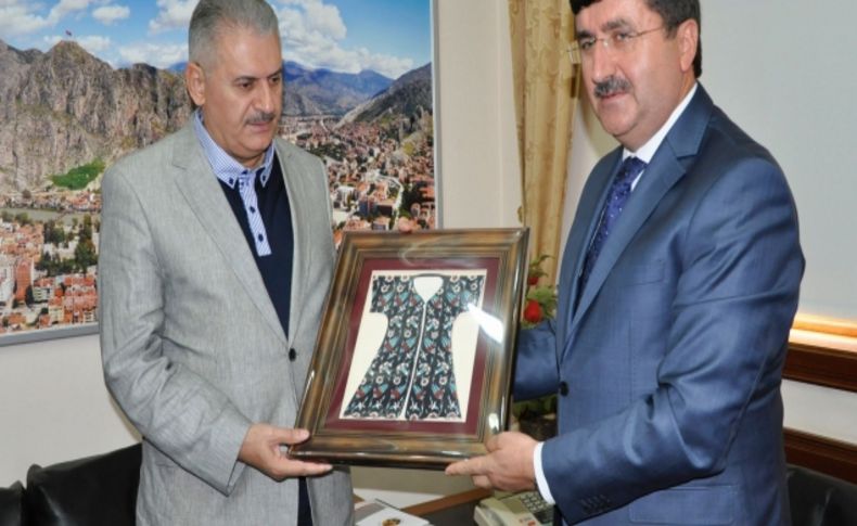 Bakan Yıldırım: 80 yılda yapılan bölünmüş yolun 15 katını yaptık