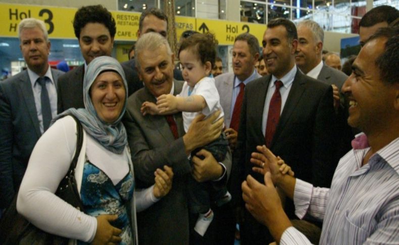 Bakan Yıldırım Kültür Şöleni’ninde Türkmen kalpağı giydi
