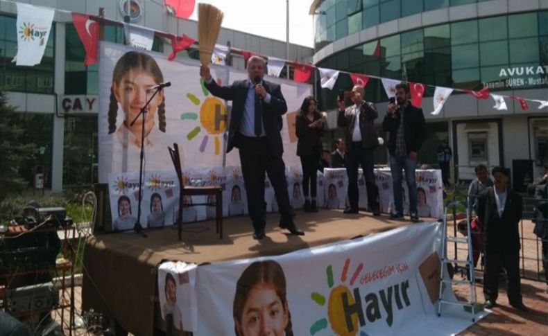 Balbay'dan süpürgeli miting!