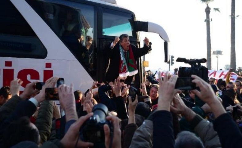 Balbay Alkişlarla Izmir'de (3)
