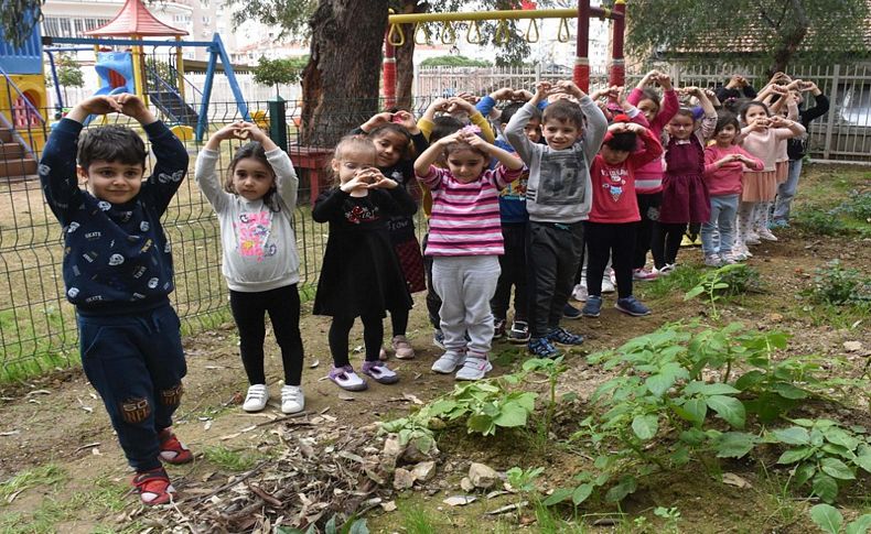 Balçova'da çocuklardan sevgi tohumu