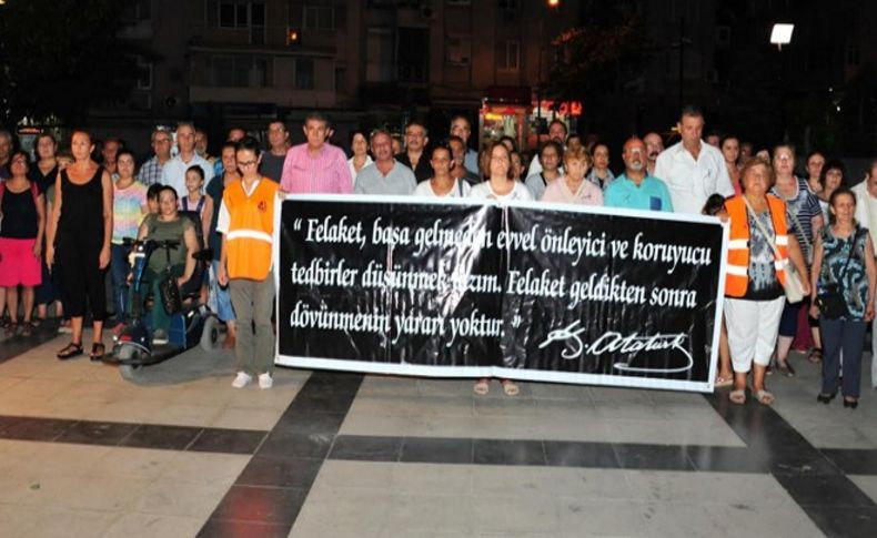 Balçova depremin acısını unutmuyor