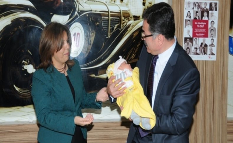 Balıkesir Valisi Turhan: Aile toplumu birarada tutan önemli bir güç kaynağıdır