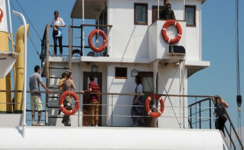 Bandırma Gemisi, bayramda ziyaretçi akınına uğradı