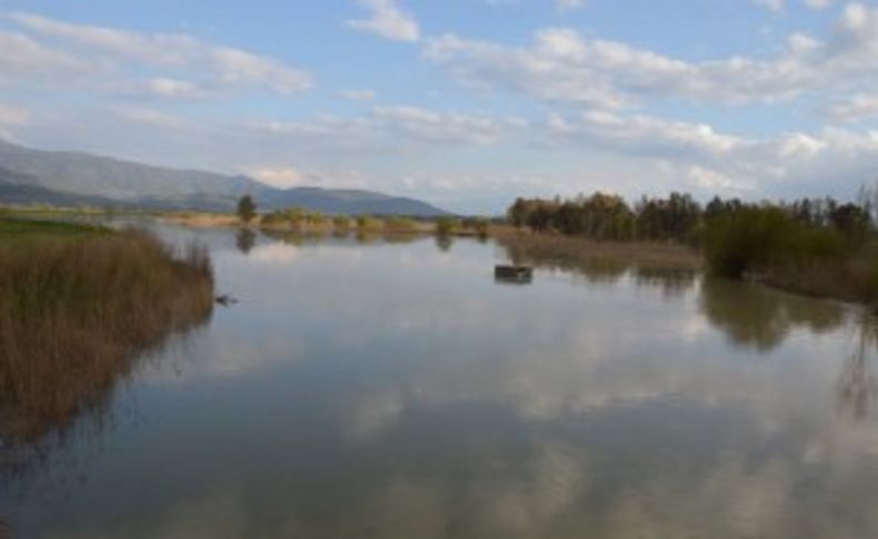 Baraj kapakları açıldı, üretici mağdur oldu