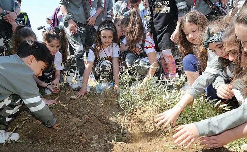 Barış fidanları toprakla buluştu