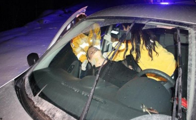 Bariyere Çarpan Otomobilin Sürücüsü Yaralandi