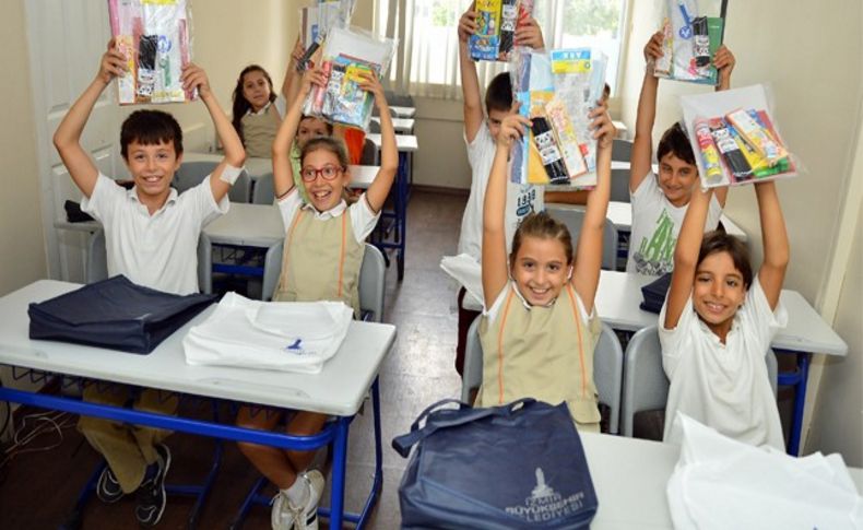 40 bin öğrenciye kırtasiye seti: Başarılar çocuklar!