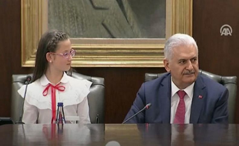 Başbakan koltuğunu Esma'ya bıraktı