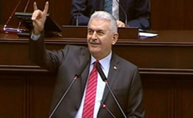 Başbakan Yıldırım'dan bozkurt işareti