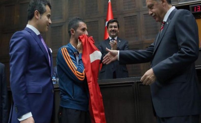 Başbakan Erdoğan : Bayrağimizin Gölgesi Altinda Bir Ve Beraber Yaşayacağiz - Ek Fotoğraflar