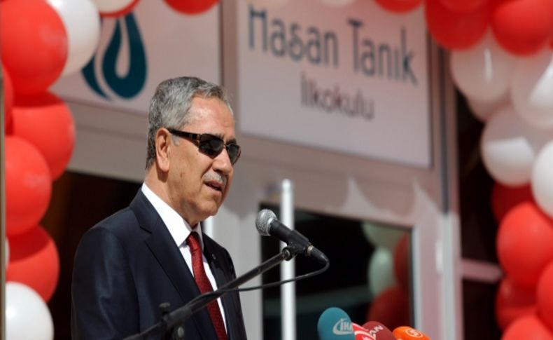 Başbakan Yardımcısı Arınç, torunu Akif’i okulun ilk gününde yalnız bırakmadı