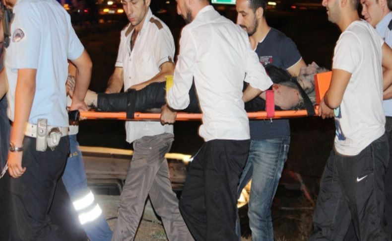 Basın Ekspres Yolu'nda servis minibüsü dereye uçtu: 12 yaralı