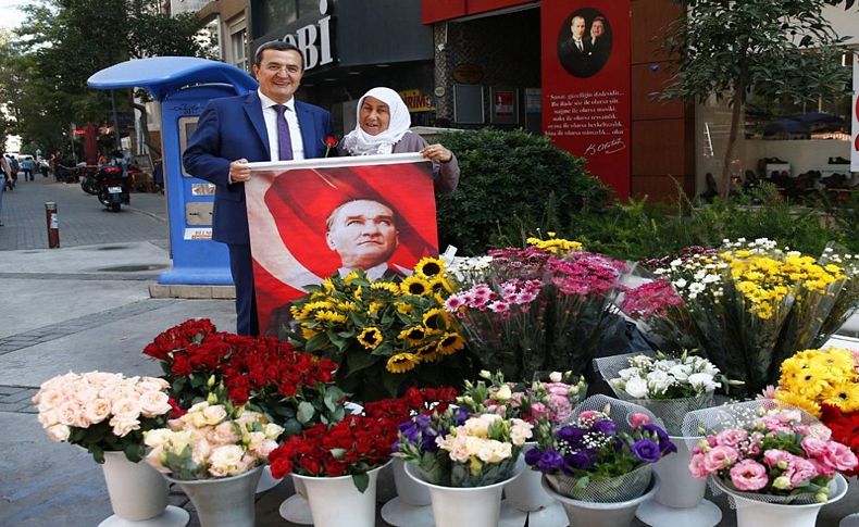 Başkan Batur’dan Esnafa anlamlı hediye