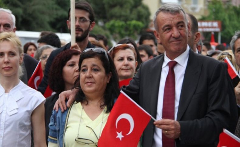 Başkan eşinin darbe paylaşımına eski başkandan sert tepki