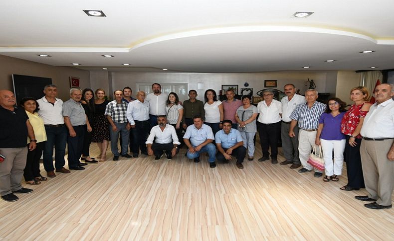 Başkan Gümrükçü muhtarlarla bayramlaştı
