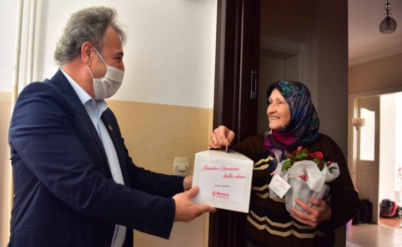 Başkan İduğ'dan Fatma Anne'ye pasta sürprizi