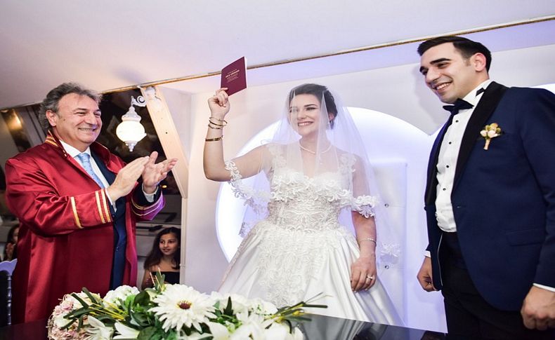 Başkan İduğ ilk nikahını kıydı