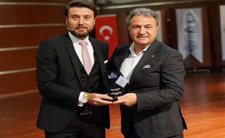 Başkan İduğ'un iki vizyon projesine ödül