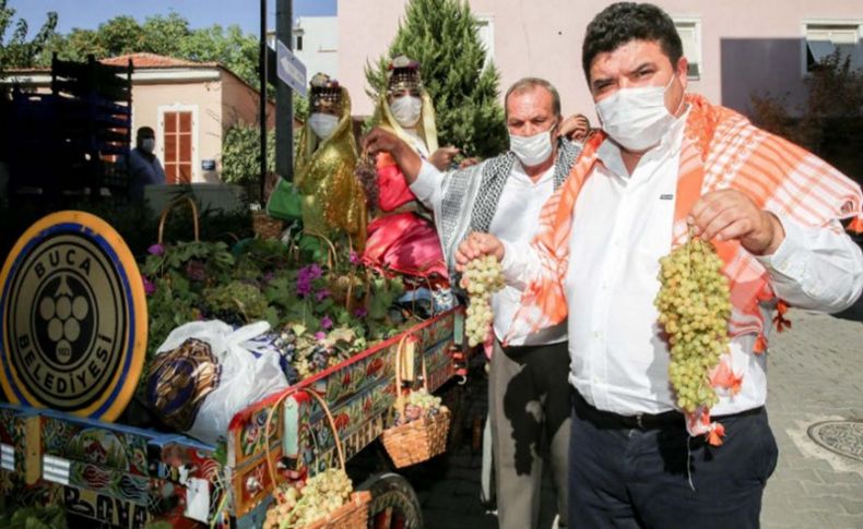 Başkan Kılıç Buca’nın üzümlerini gerçek sahiplerine dağıttı