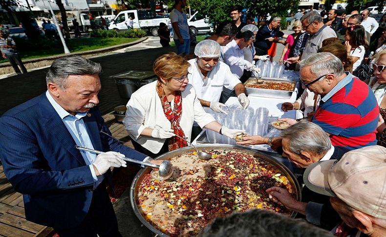 Pekdaş ve Bayır aşure dağıttı