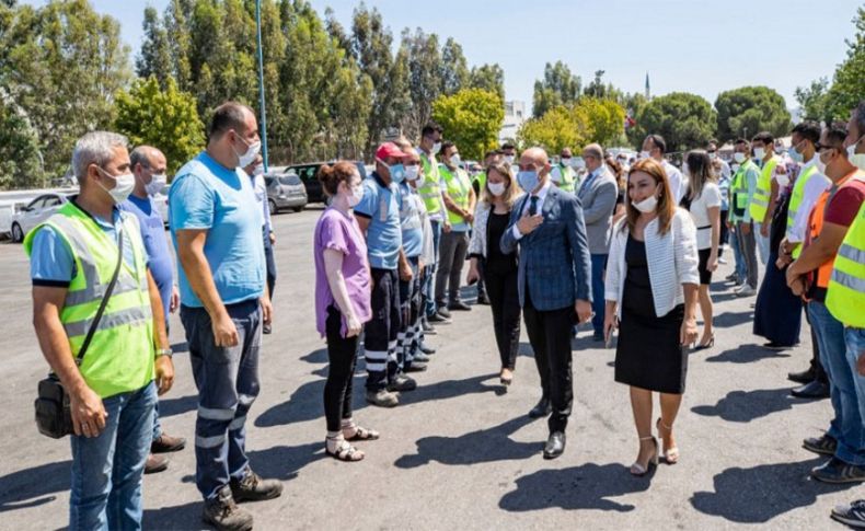 Başkan Soyer Büyükşehir çalışanlarıyla bayramlaştı