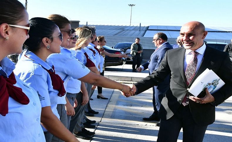 Başkan Soyer'den kadın otobüs şoförlerine övgü!