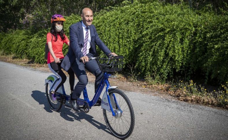 Başkan Soyer görme engelli takım arkadaşıyla tandem bisiklet kullandı