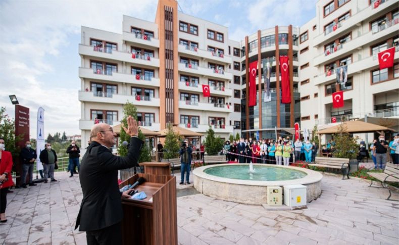 Başkan Soyer huzurevi sakinlerinin Cumhuriyet Bayramı’nı kutladı