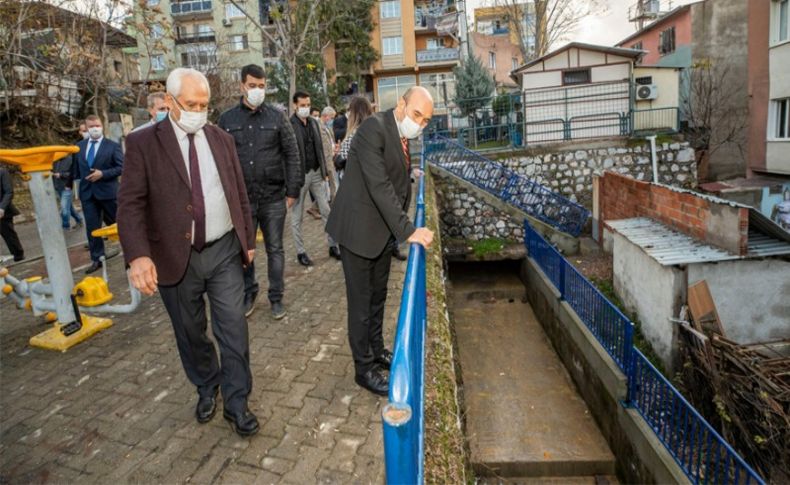 Başkan Soyer yurttaşların sorunları için Karabağlar’daydı... Sokak sokak inceleme