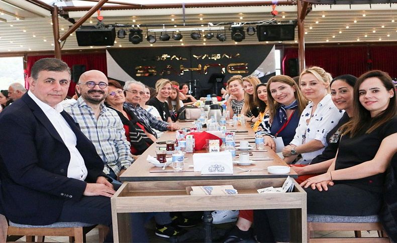 Başkan Tugay koruyucu ailelerle buluştu