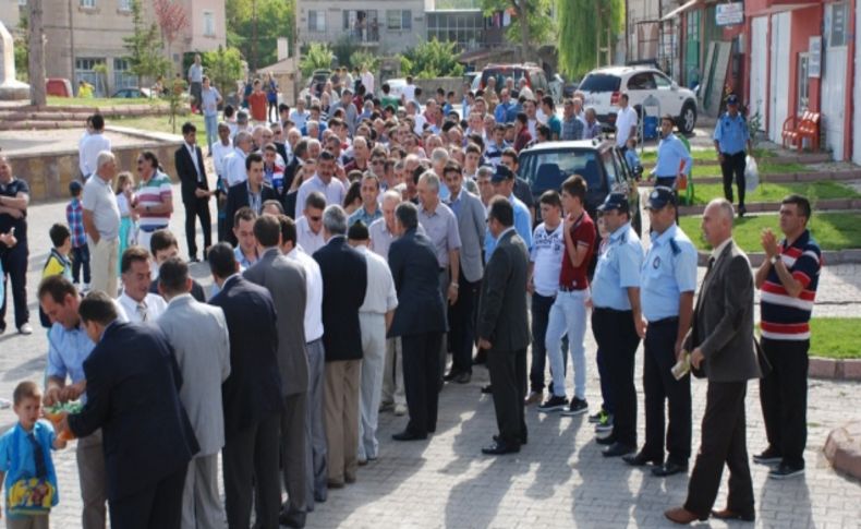 Başkan Büyükkılıç, bayrama vatandaşlarla birlikte girdi