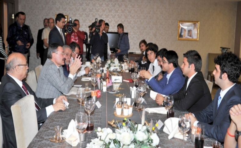 Başkan Gökçek, üniversitelerin öğrenci temsilcileriyle biraraya geldi