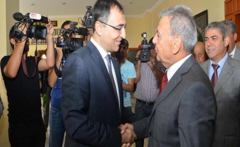 Başkan Kocaoğlu ve 17 ilçe belediye başkanı Vali Toprak’ı ziyaret etti