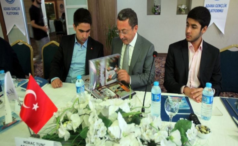 Başkan Öztürk, Adana’nın geleceğini gençlerle konuştu