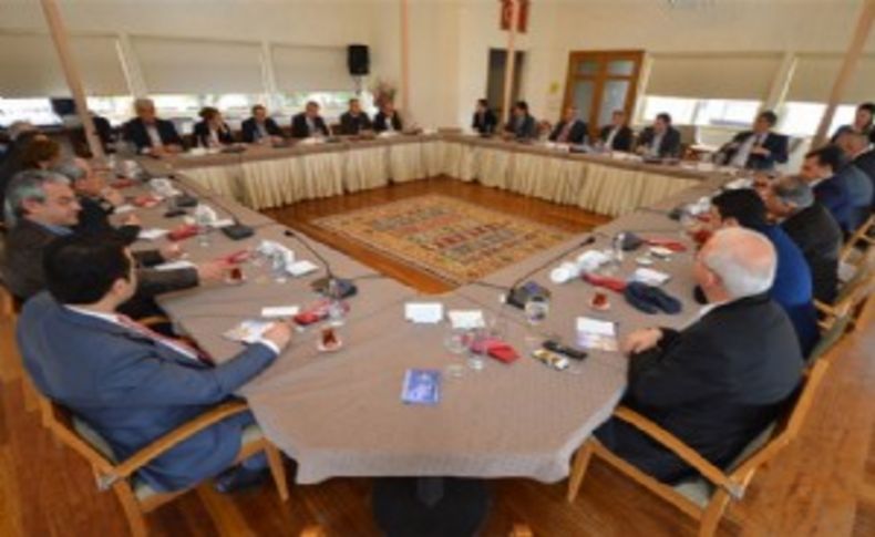 Şato'da 'Çöp' zirvesi: Bürokratlar Başkanlara süreci anlattı