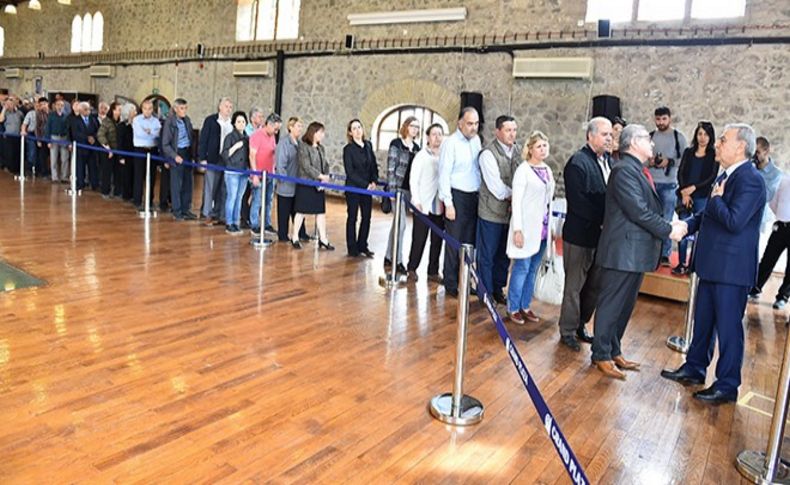 Başkan Kocaoğlu'nun taziye gününe İzmirliler akın etti