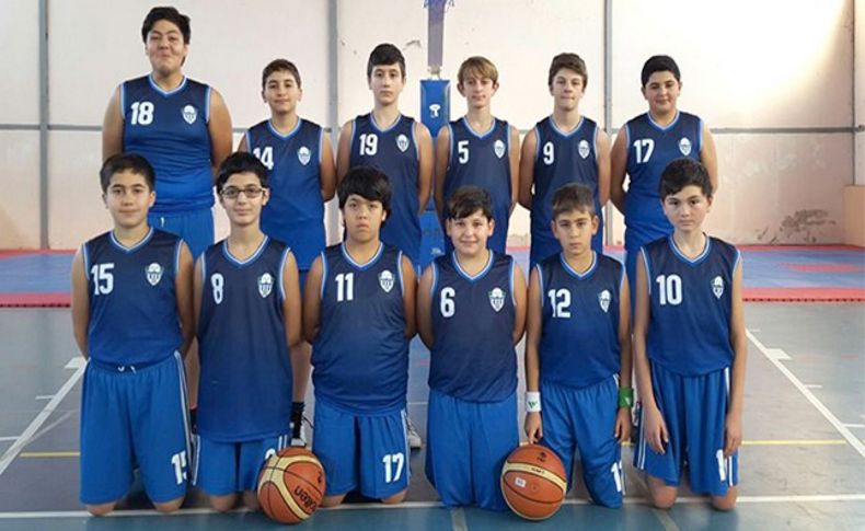 Foça'nın küçük basketbol takımı ilk galibiyetini aldı