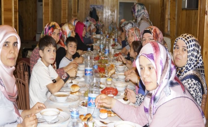 Bayan Kur’an kursu öğreticileri iftarda bir araya geldi