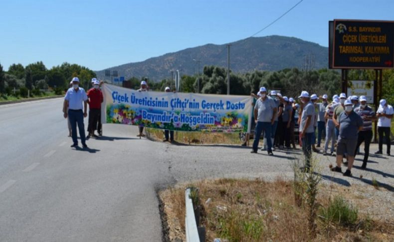 BAYÇİKOOP üyelerinden Başkan Soyer’e pankartlı selamlama