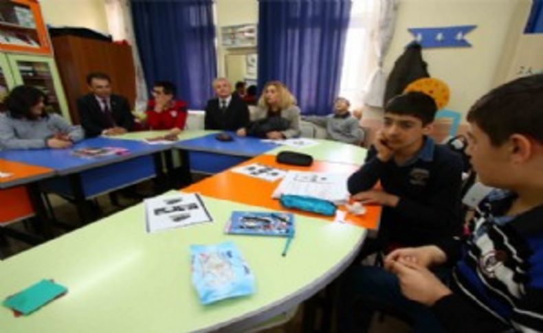 Bayraklılı çocuklardan engellilere anlamlı destek