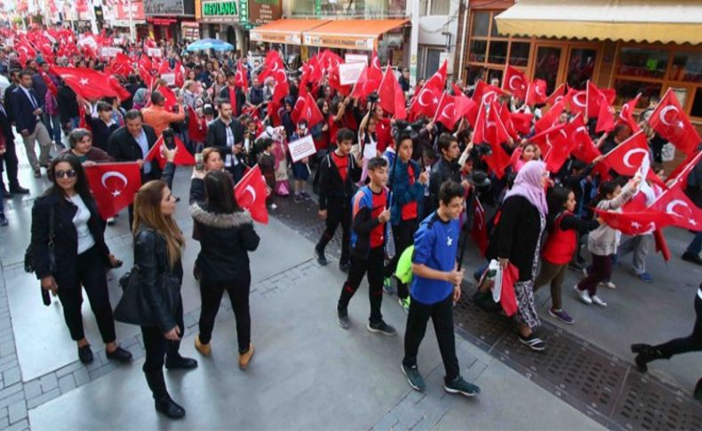 Bayraklı’da 23 Nisan coşkusu